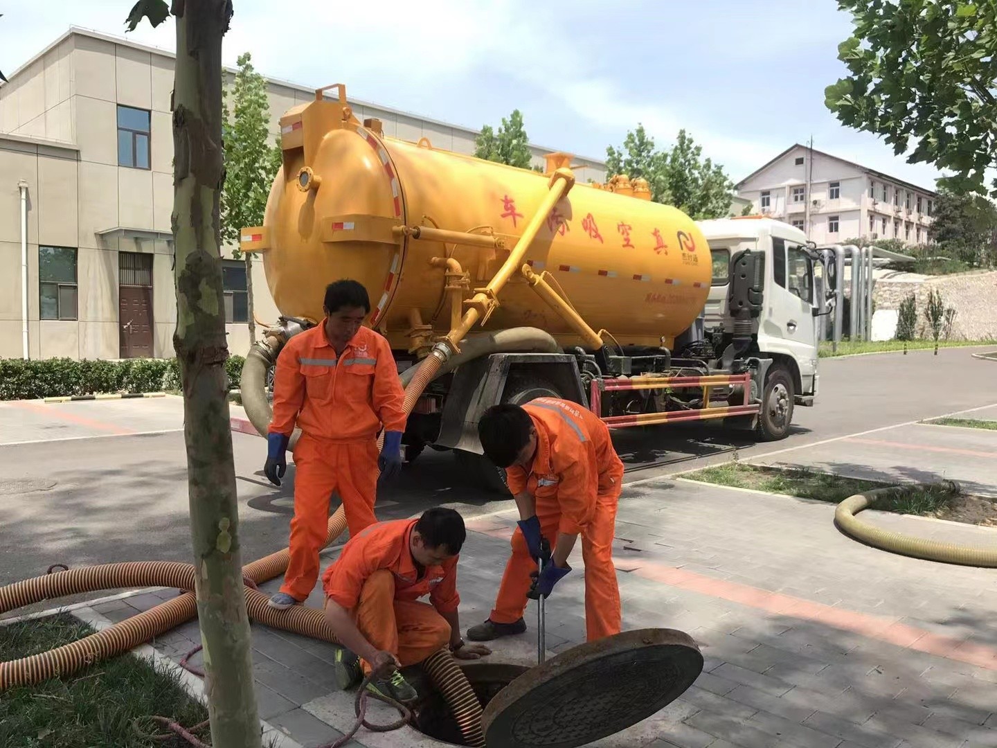 河口化粪池清理与5-8吨吸粪车施工效率分析